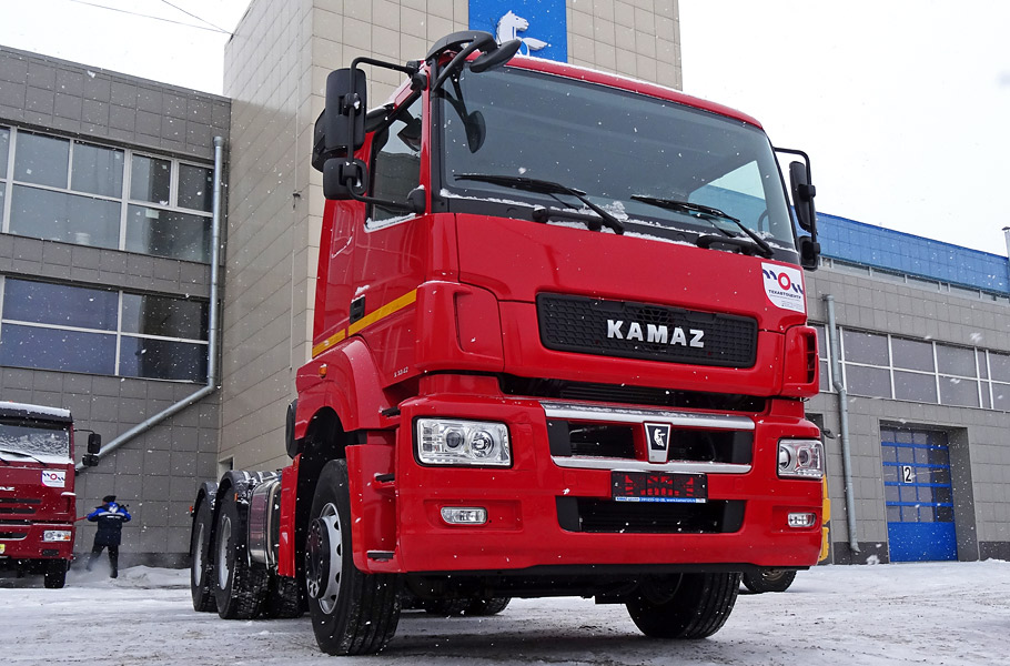 Тягач КАМАЗ-65806 в Красноярске у официального дилера